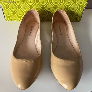 Gianni Bini Torrie Tan Patent Leather Flats Size 7.5. Great Condition.